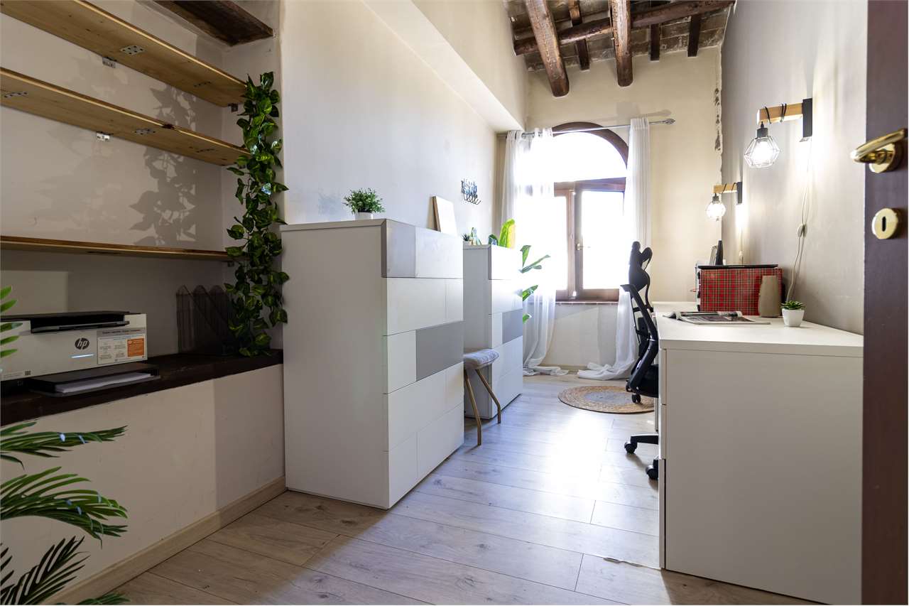 Affascinante appartamento recentemente ristrutturato in centro storico a Spoleto — in vendita a Spoleto — anteprima 52