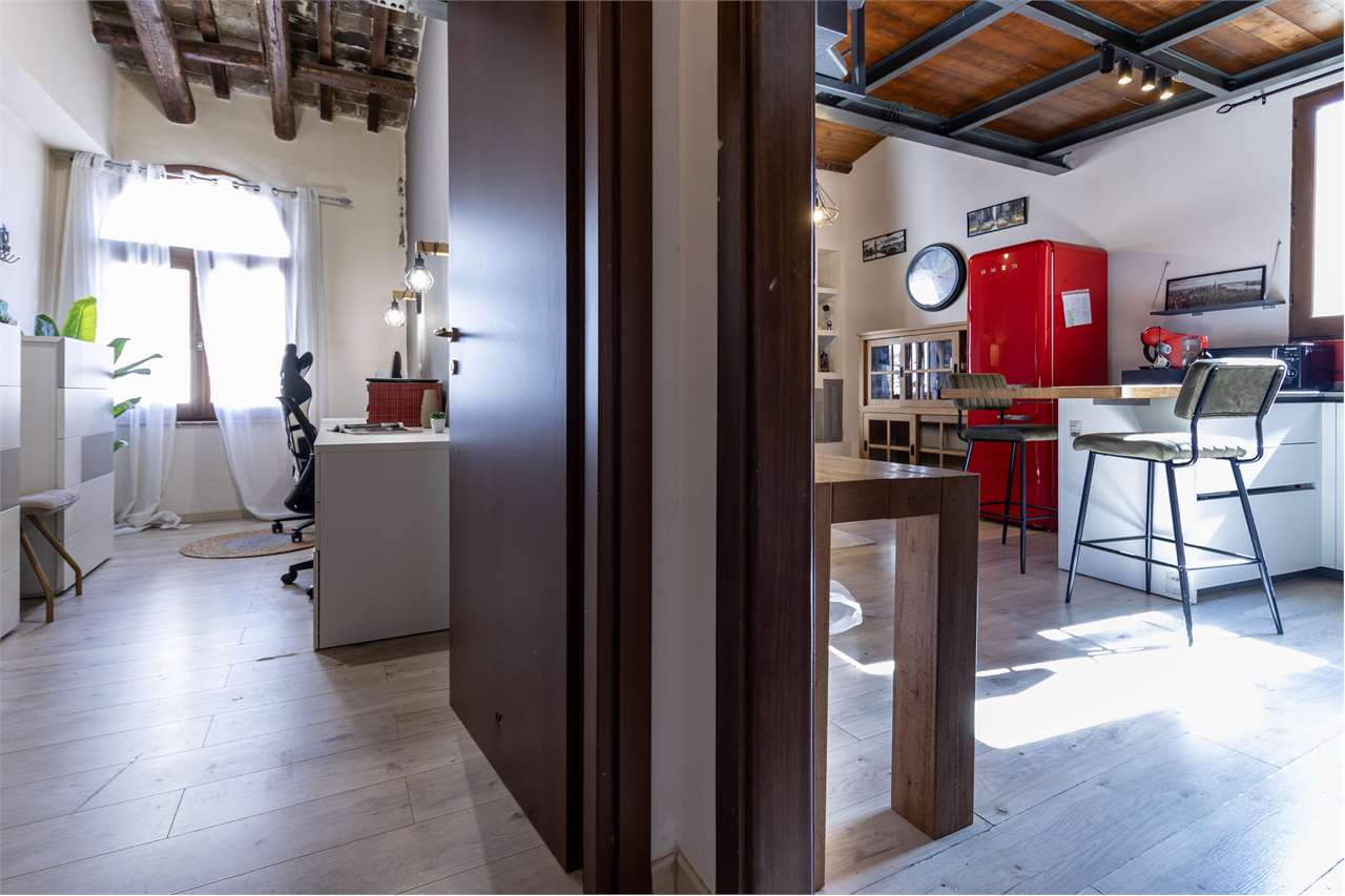 Affascinante appartamento recentemente ristrutturato in centro storico a Spoleto — in vendita a Spoleto — anteprima 57