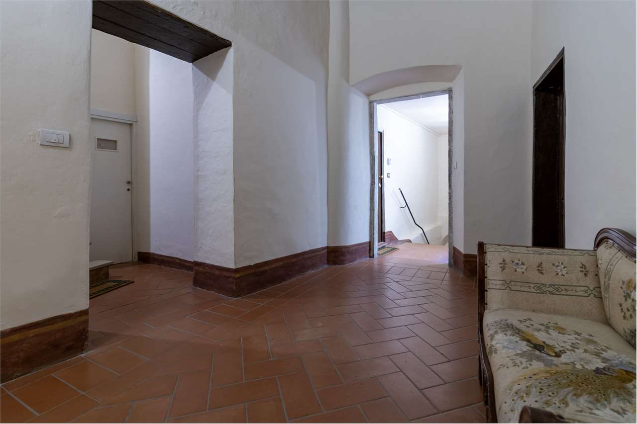 Affascinante appartamento recentemente ristrutturato in centro storico a Spoleto — in vendita a Spoleto — anteprima 80
