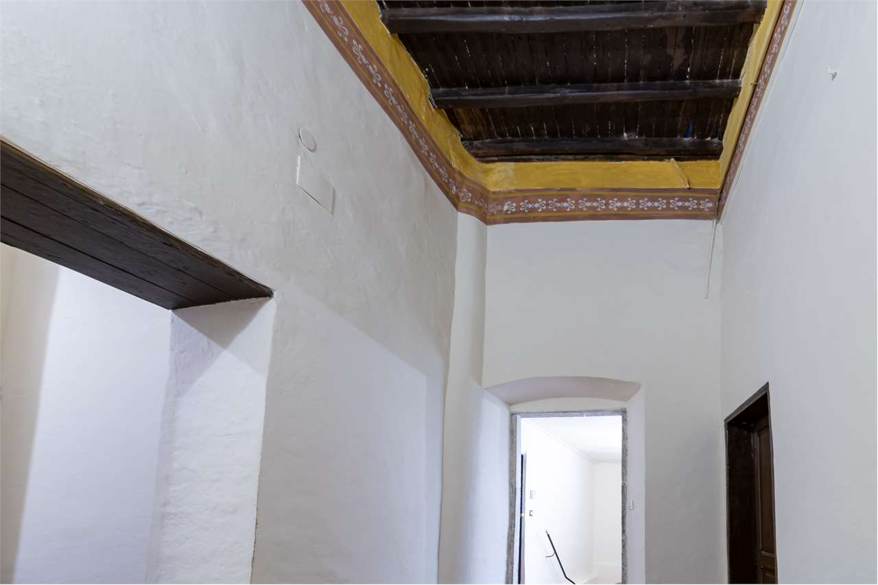 Affascinante appartamento recentemente ristrutturato in centro storico a Spoleto — in vendita a Spoleto — anteprima 81