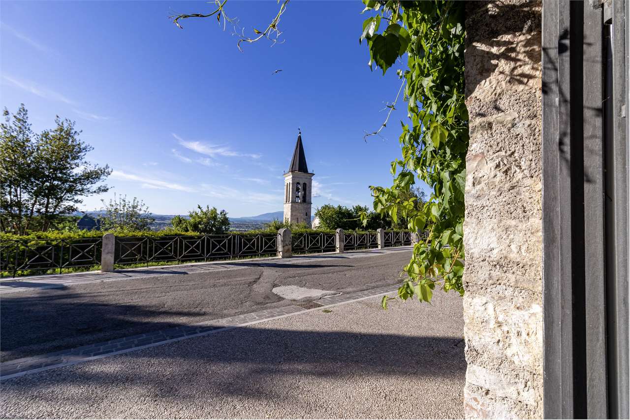 Affascinante appartamento recentemente ristrutturato in centro storico a Spoleto — in vendita a Spoleto — anteprima 92