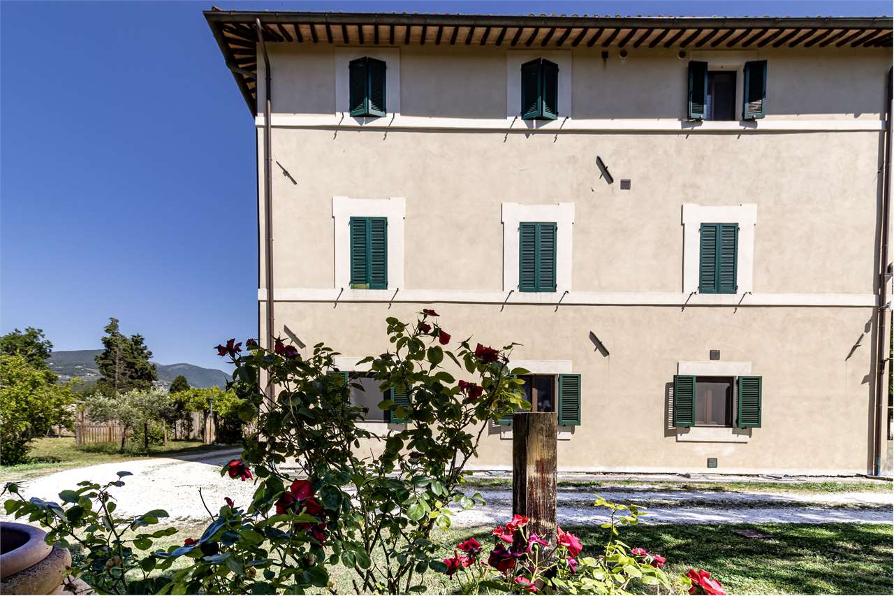 Dimora di charme in casale storico del XVIII secolo con giardino privato e garage — di prestigio in vendita a Spoleto — anteprima 10
