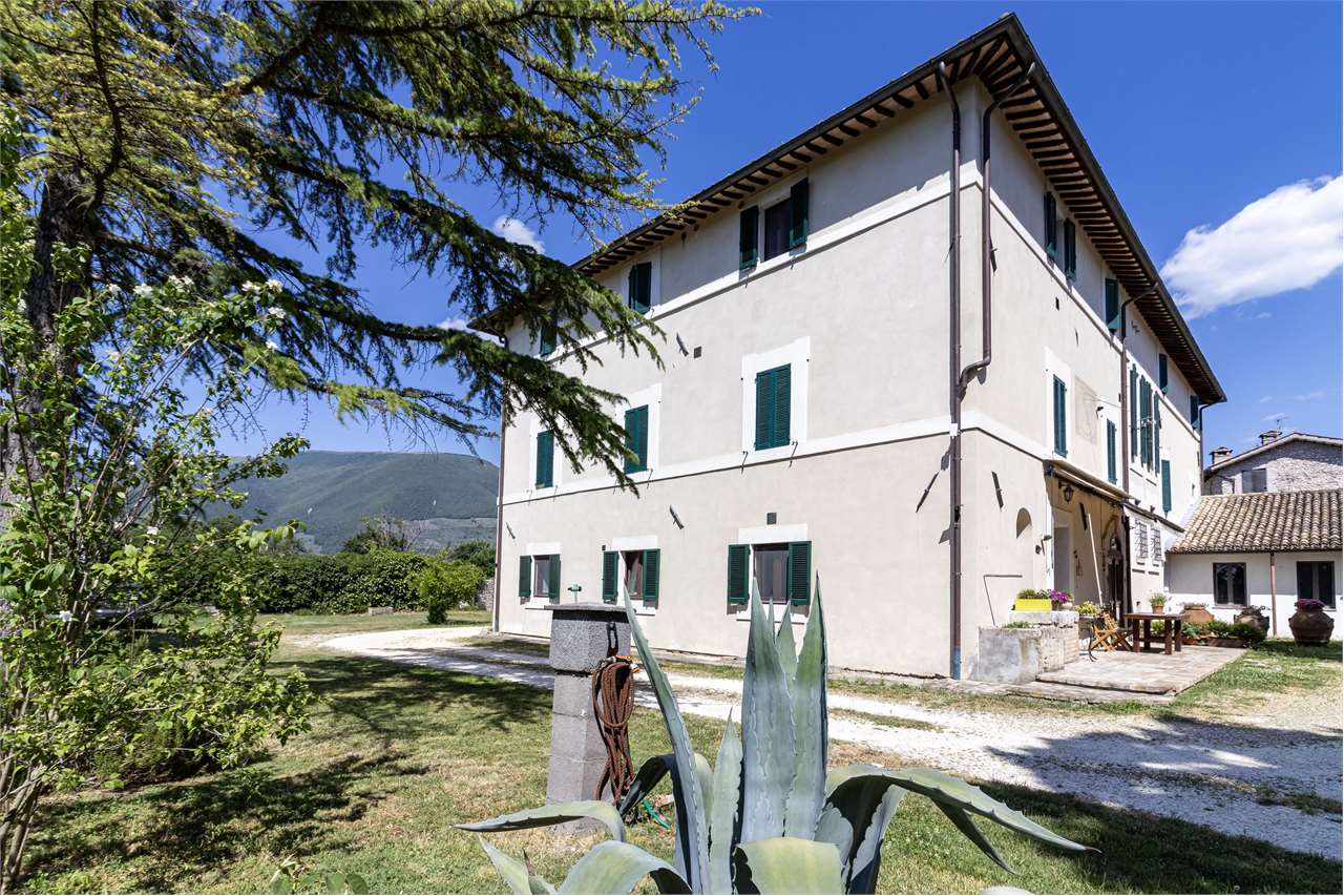Dimora di charme in casale storico del XVIII secolo con giardino privato e garage — di prestigio in vendita a Spoleto — anteprima 11
