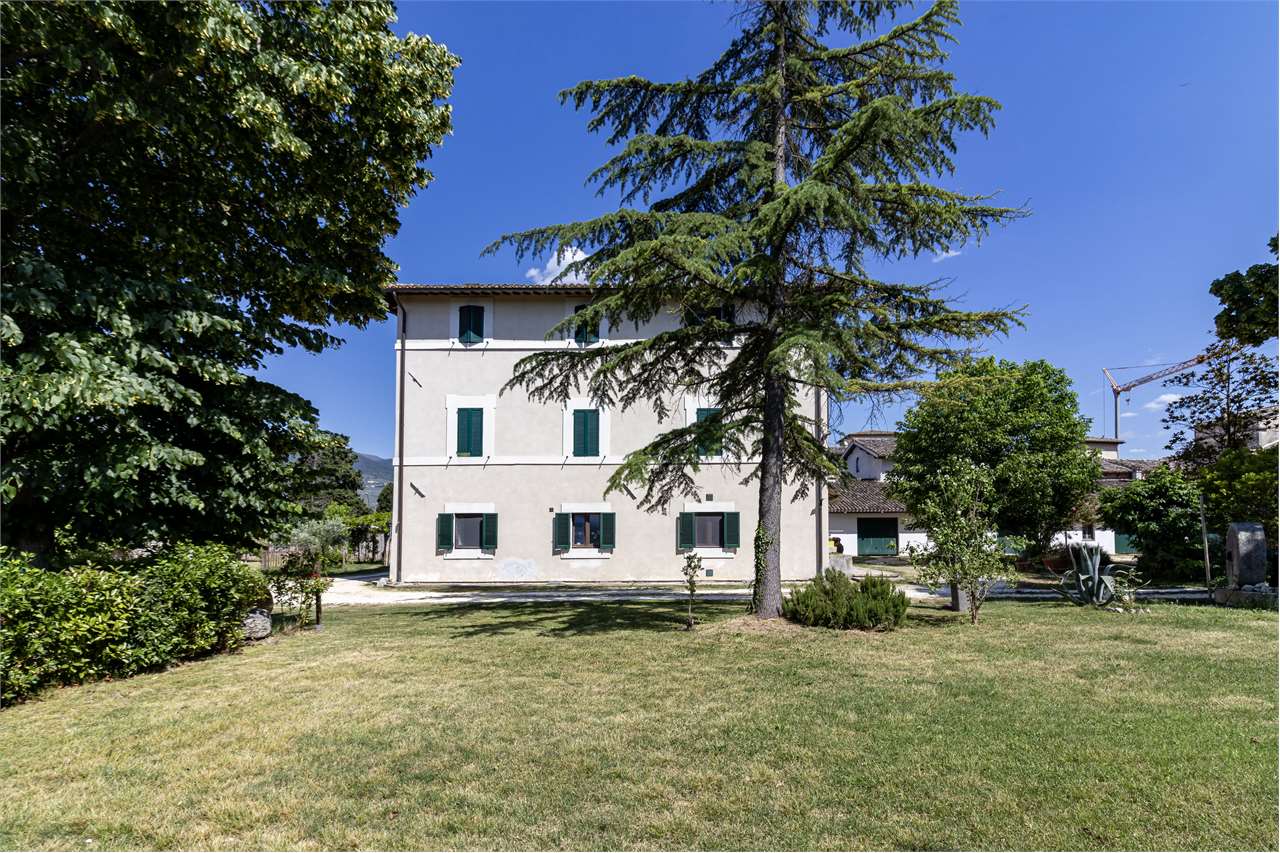 Dimora di charme in casale storico del XVIII secolo con giardino privato e garage — di prestigio in vendita a Spoleto — anteprima 13