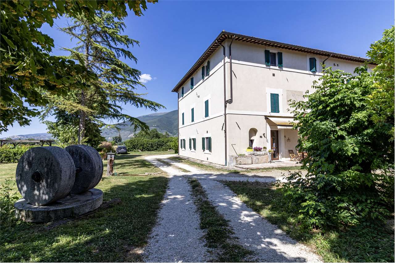 Dimora di charme in casale storico del XVIII secolo con giardino privato e garage — di prestigio in vendita a Spoleto — anteprima 14