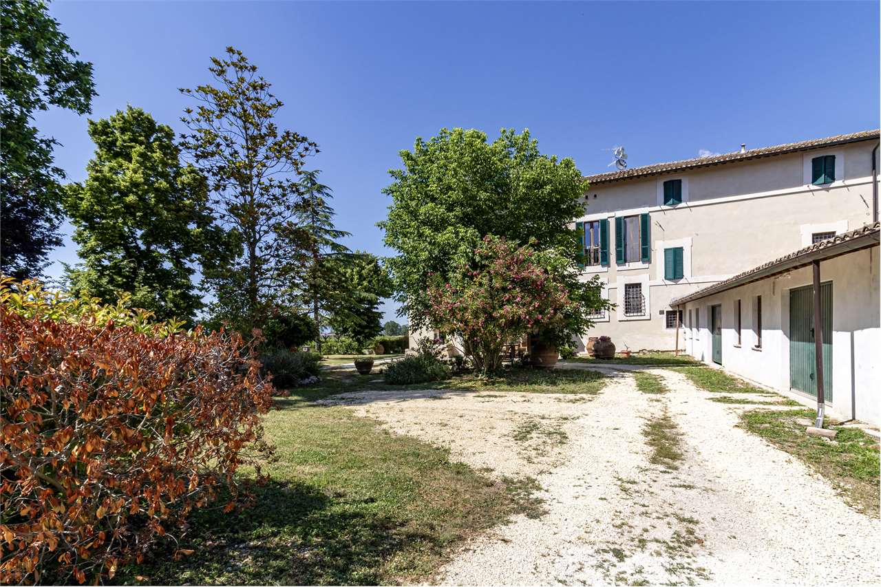 Dimora di charme in casale storico del XVIII secolo con giardino privato e garage — di prestigio in vendita a Spoleto — anteprima 17