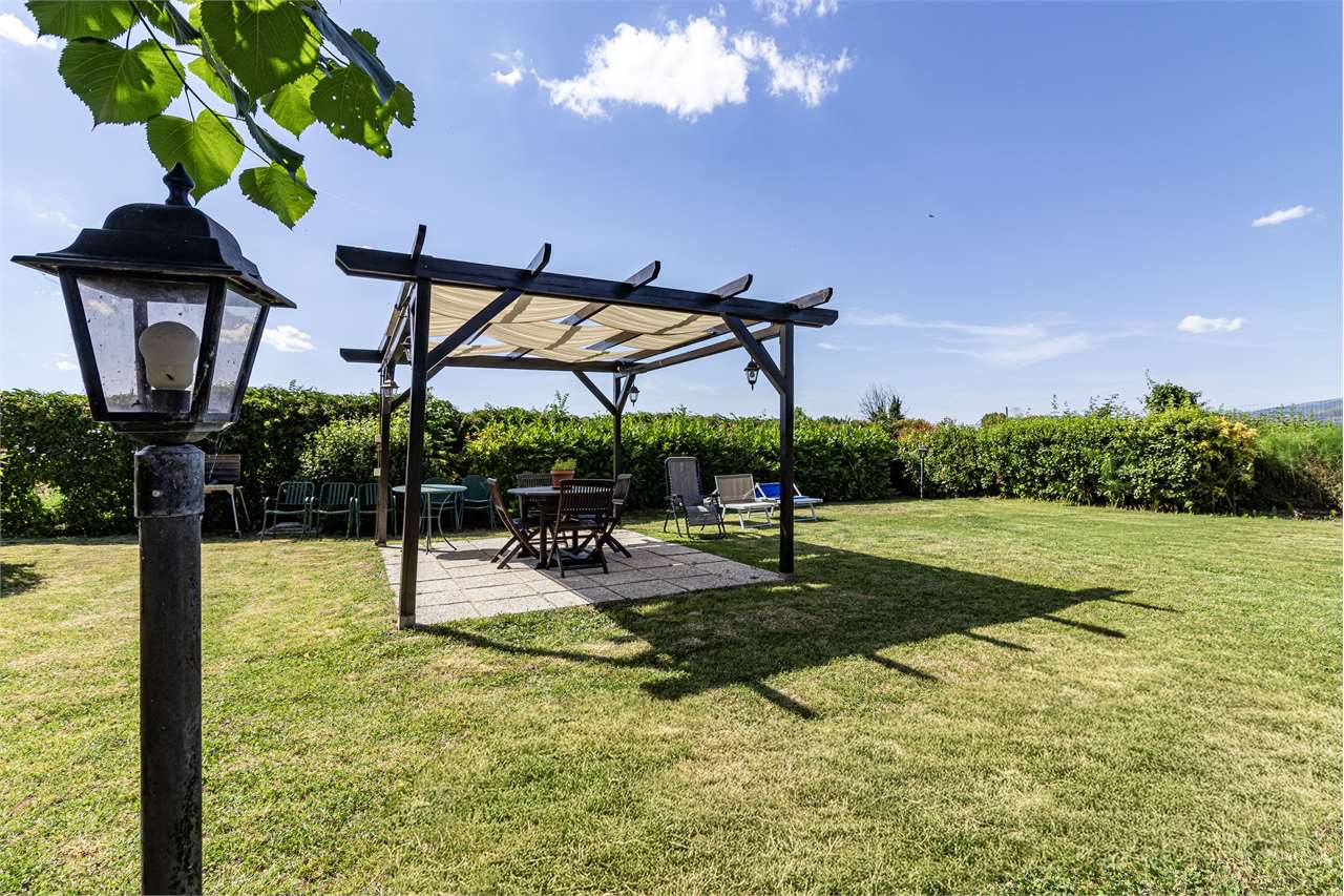Dimora di charme in casale storico del XVIII secolo con giardino privato e garage — di prestigio in vendita a Spoleto — anteprima 2