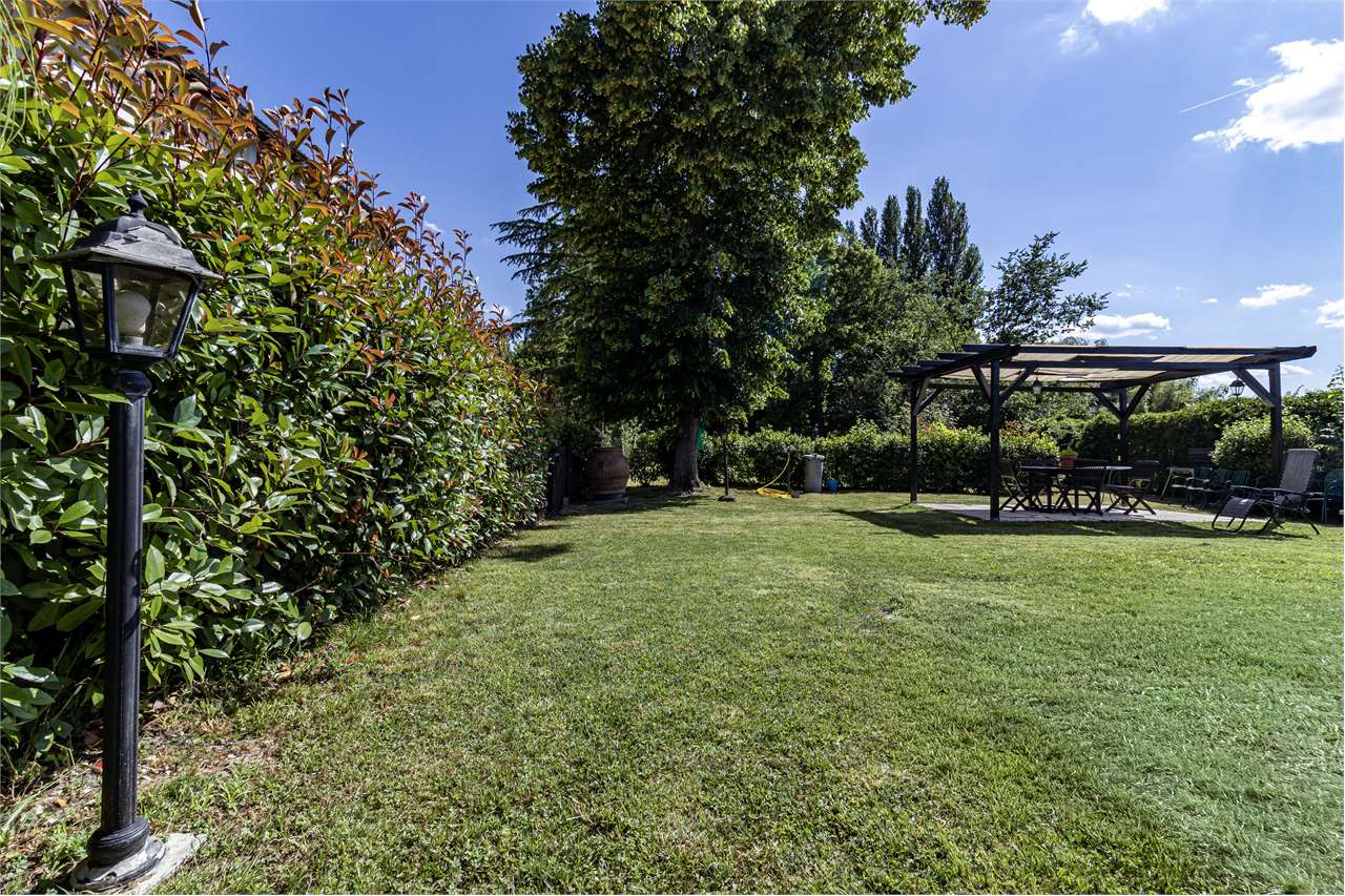 Dimora di charme in casale storico del XVIII secolo con giardino privato e garage — di prestigio in vendita a Spoleto — anteprima 21