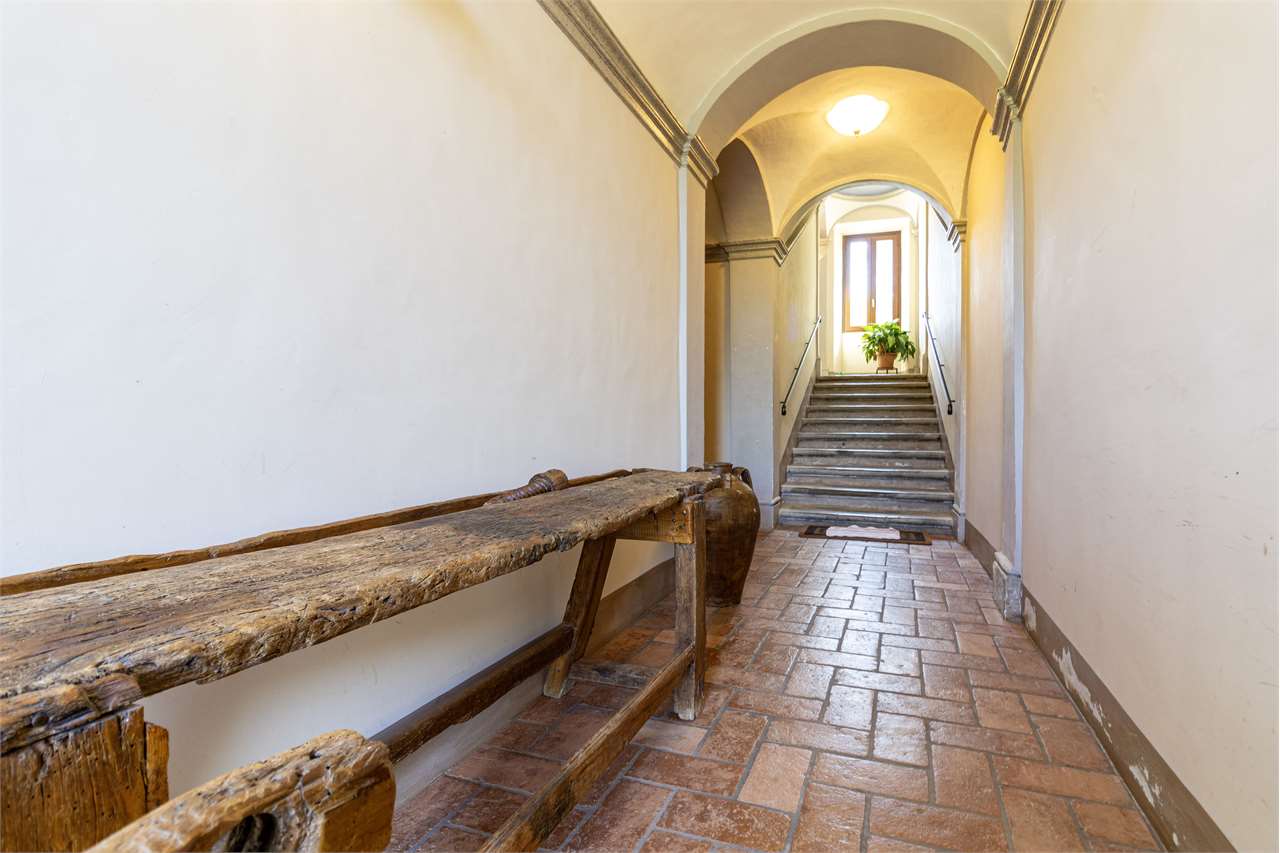 Dimora di charme in casale storico del XVIII secolo con giardino privato e garage — di prestigio in vendita a Spoleto — anteprima 4