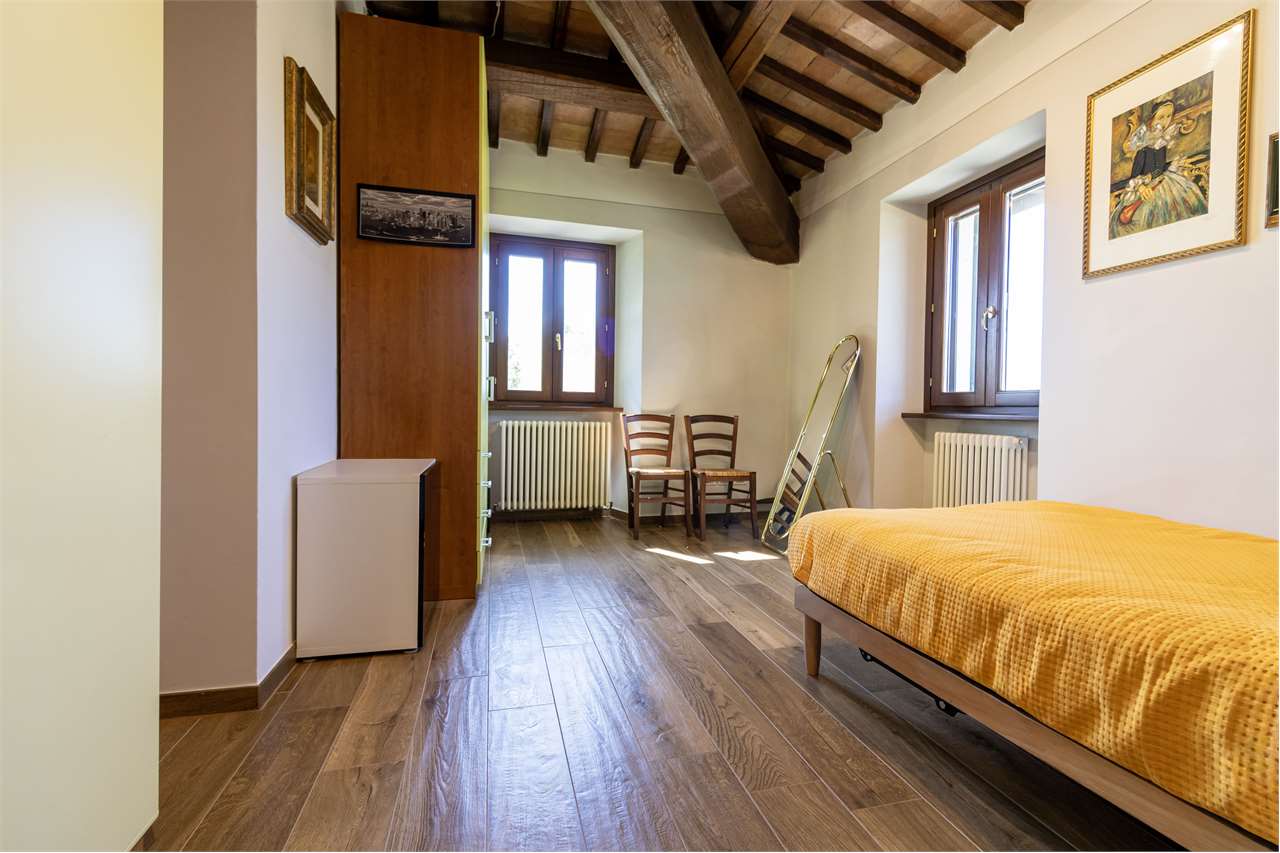 Dimora di charme in casale storico del XVIII secolo con giardino privato e garage — di prestigio in vendita a Spoleto — anteprima 71