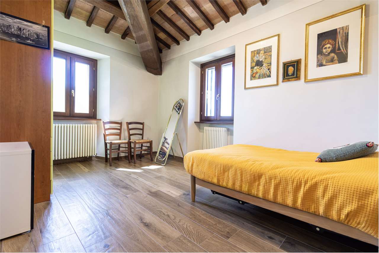 Dimora di charme in casale storico del XVIII secolo con giardino privato e garage — di prestigio in vendita a Spoleto — anteprima 72