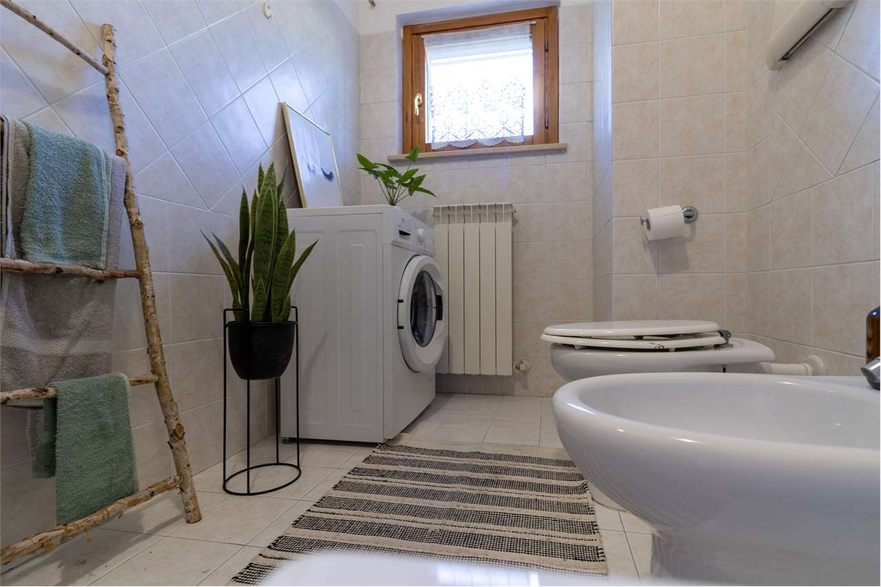 Bilocale con giardino privato in palazzina moderna — Appartamento in vendita a Spoleto — anteprima 60