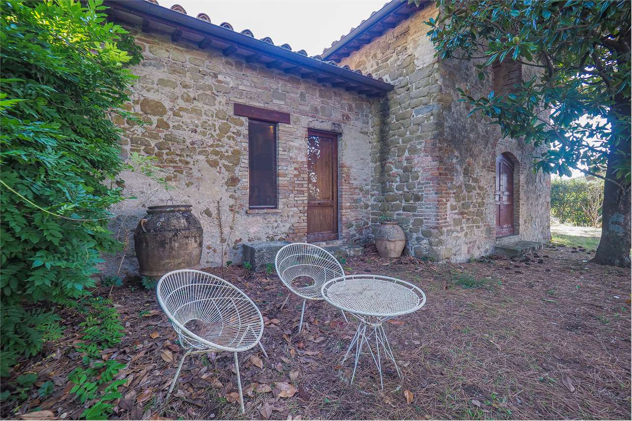 VILLA SINGOLA DA RISTRUTTURARE