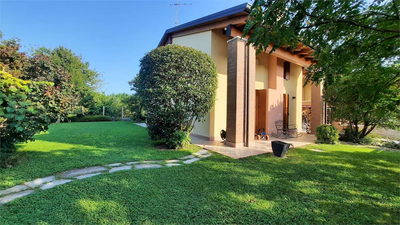 Santa Maria di Sala Vendita Villa Bifamiliare